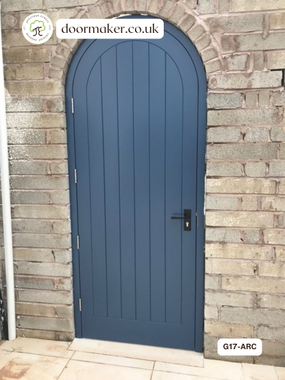 arched hardwood gate Stiffkey Blue finish